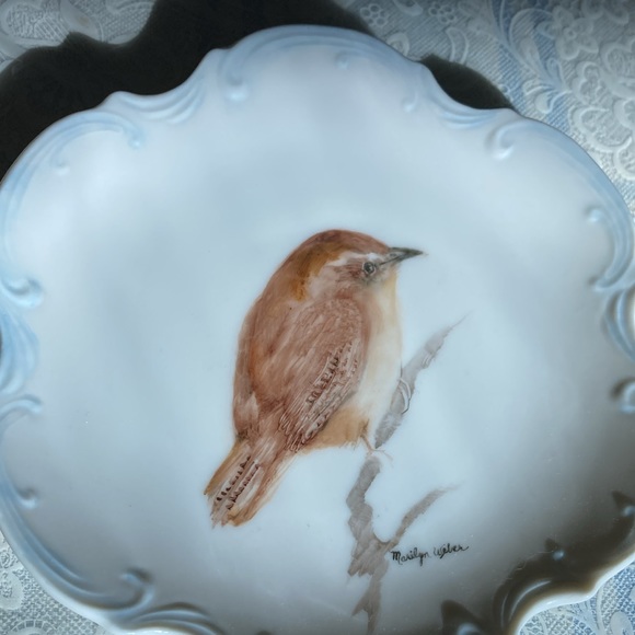 ARTISAN hand painted pair of plates w/wrens to hang or display. $49 - Picture 2 of 8